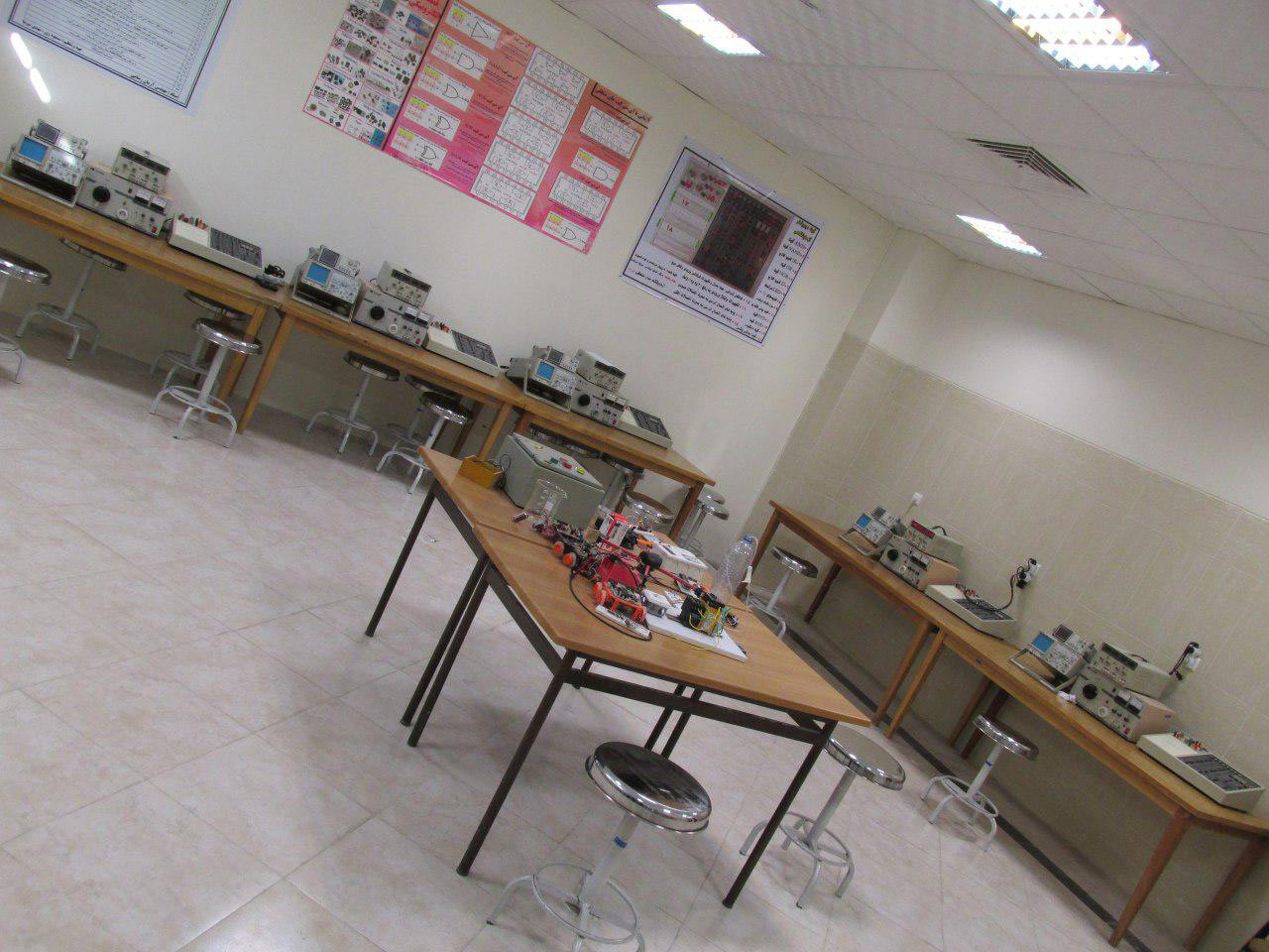آزمایشگاه-الکترونیک